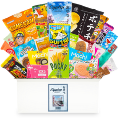 Oyatsu Box mit japanischen Snacks wie Pocky, Mochi, Komesan Reischips und Teriyaki-Chips